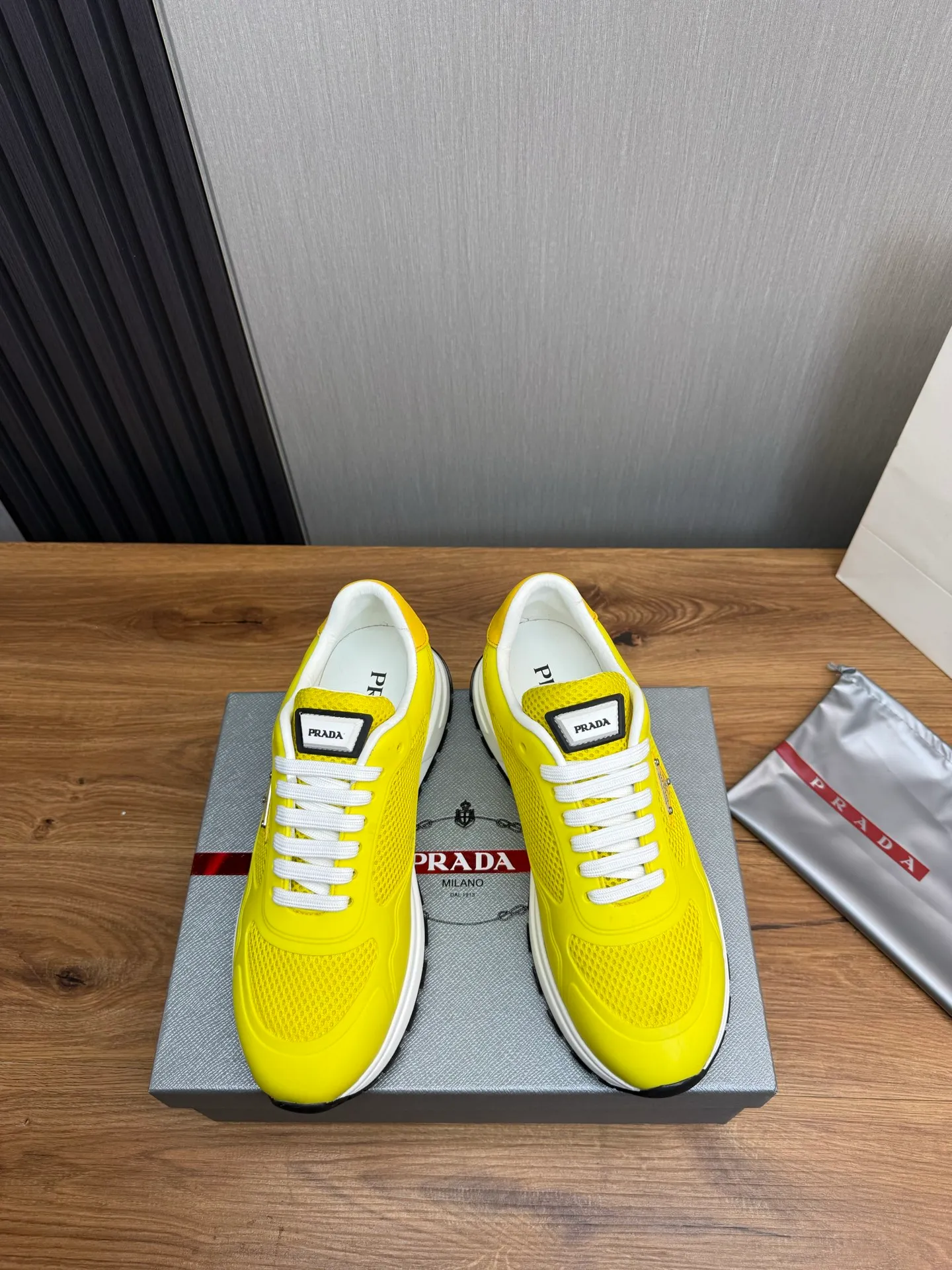 Men's shoes 💰580💰 [PRADA] Autumn and winter hot men's shoes shipped 👏Official website synchronized ⬆️Original fly-woven cowhide fabric + cowhide lining, 1⃣️:1⃣️reproduction, original sole, 38-45 (45. Customized, non-refundable)